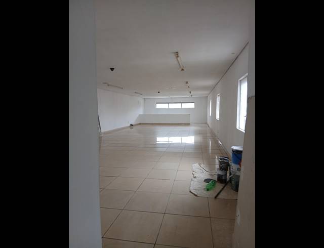 95M² BUSINESS TO LET IN ZINNIAVILLE
